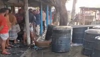 নওগাঁর মান্দায় পেট্রোল তেল ও ঔষুধের দোকা...